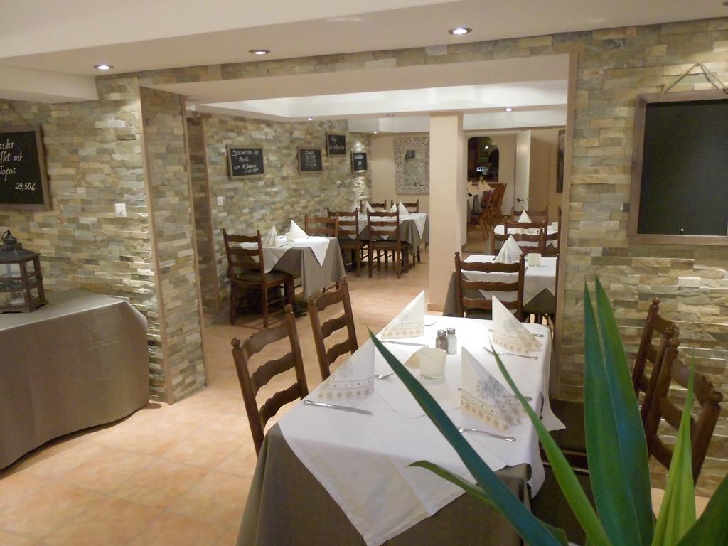 Hotel-Restaurant Schwyzerhuesli Viernheim Extérieur photo