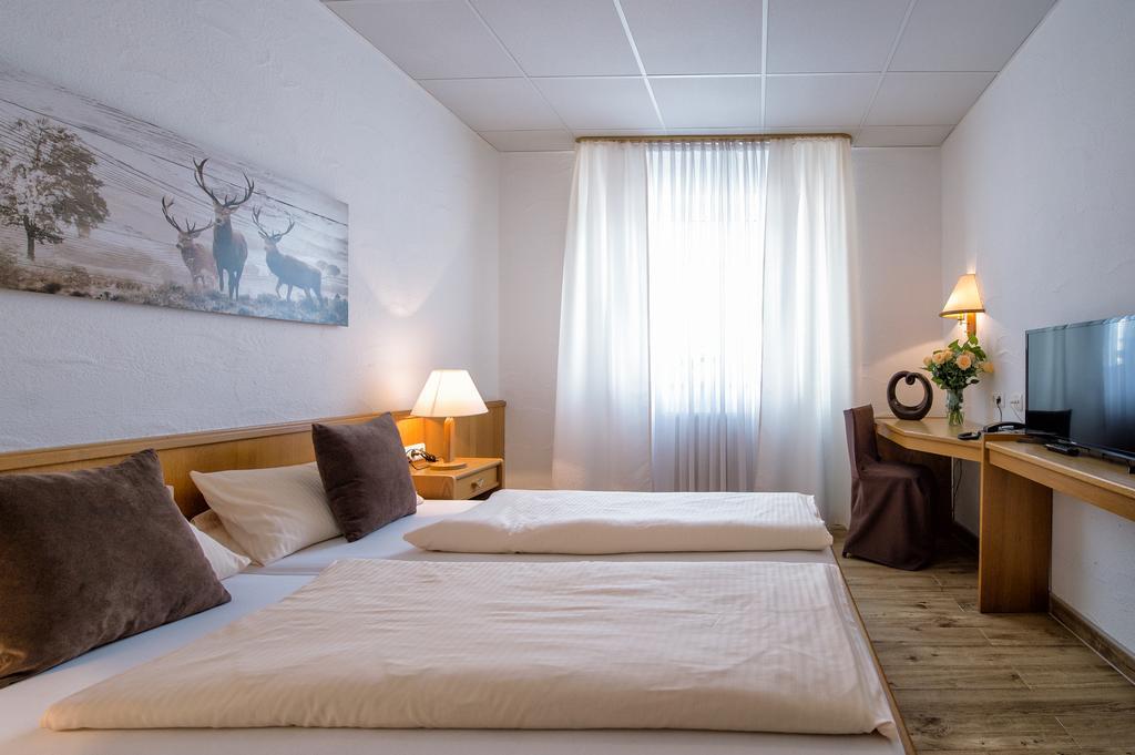 Hotel-Restaurant Schwyzerhuesli Viernheim Extérieur photo