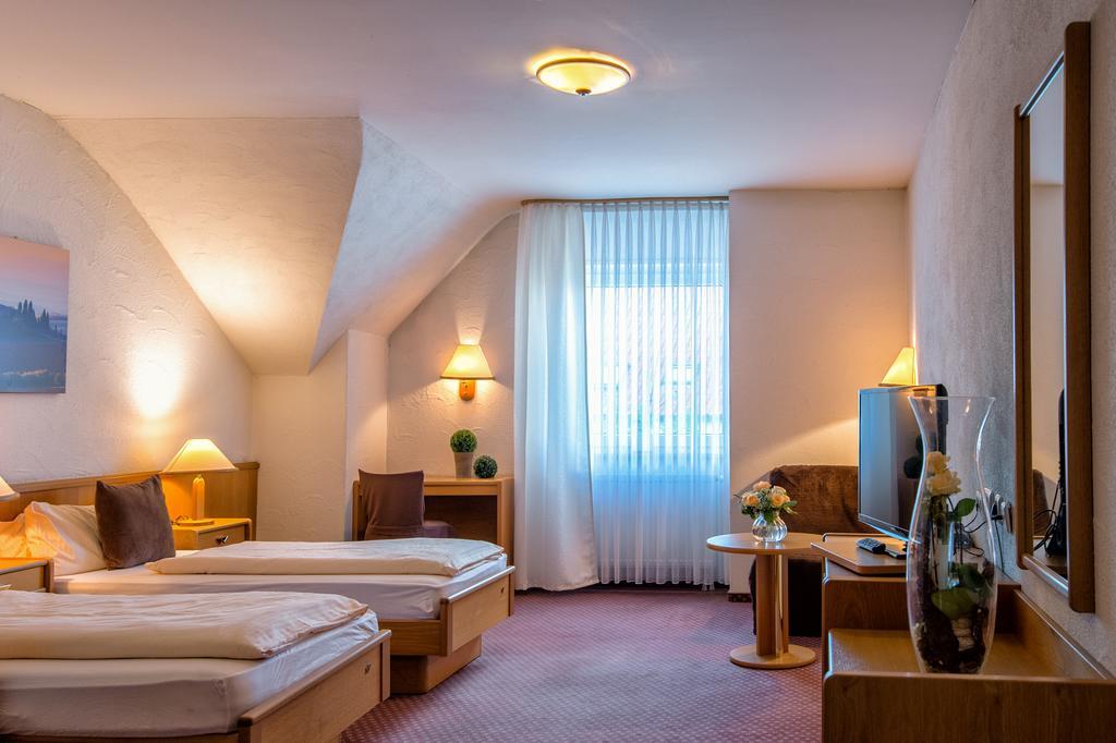 Hotel-Restaurant Schwyzerhuesli Viernheim Extérieur photo