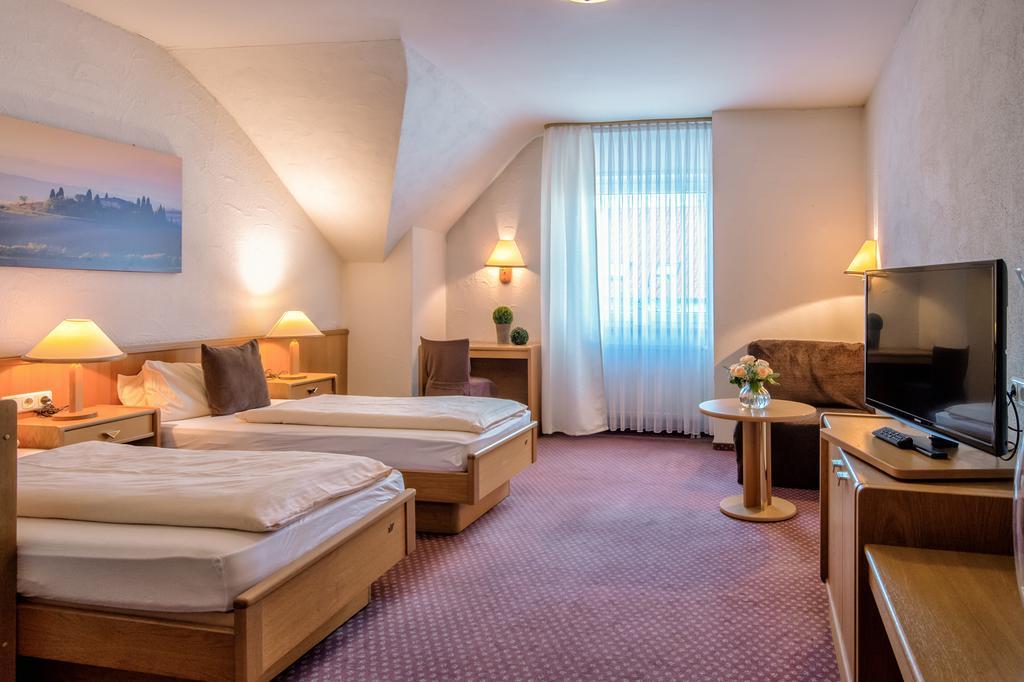 Hotel-Restaurant Schwyzerhuesli Viernheim Extérieur photo