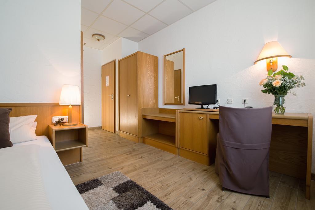 Hotel-Restaurant Schwyzerhuesli Viernheim Extérieur photo