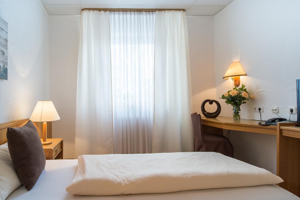Hotel-Restaurant Schwyzerhuesli Viernheim Extérieur photo