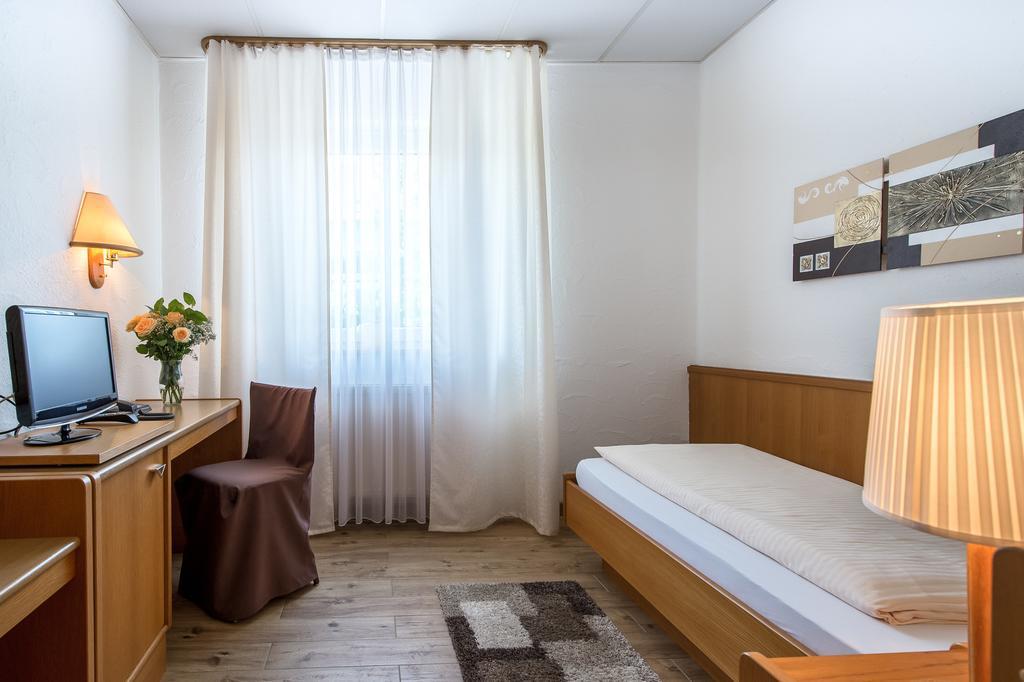 Hotel-Restaurant Schwyzerhuesli Viernheim Extérieur photo